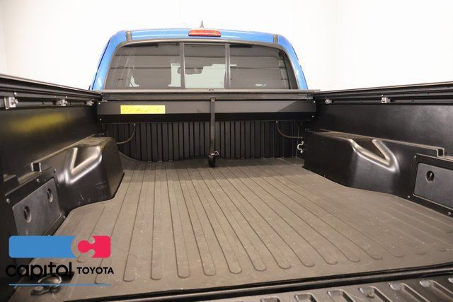 Certified 2018 Toyota Tacoma SR5 AWD/4WD image 27