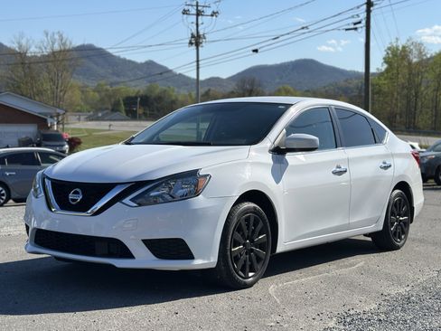 Used 2018 Nissan Sentra S image 7