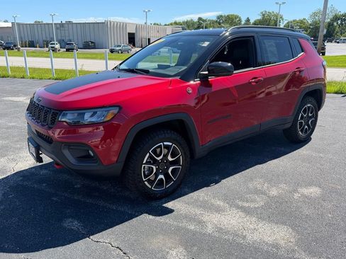 Used 2026 Jeep Compass Trailhawk AWD/4WD image 5