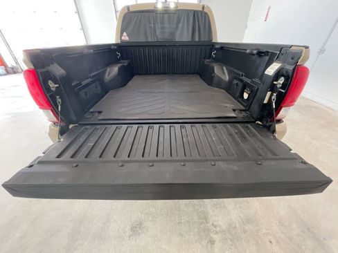 Used 2017 Toyota Tacoma TRD Sport w/ Tow Package (A/T) image 23