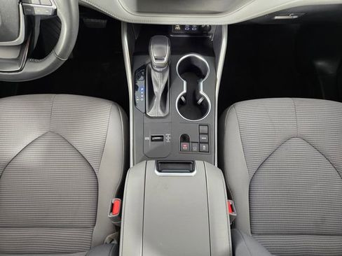 Used 2024 Toyota Highlander LE image 24