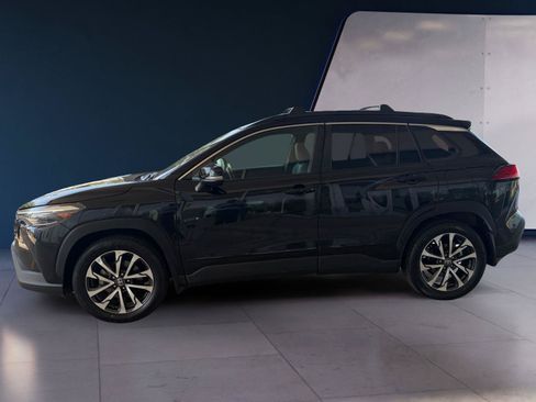 Used 2024 Toyota Corolla Cross XLE w/ Convenience Package FWD image 2
