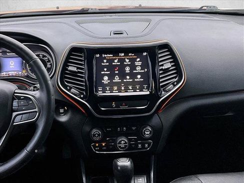 Used 2019 Jeep Cherokee Limited FWD image 8