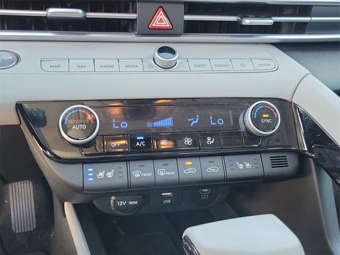 Used 2025 Hyundai Elantra Limited image 26