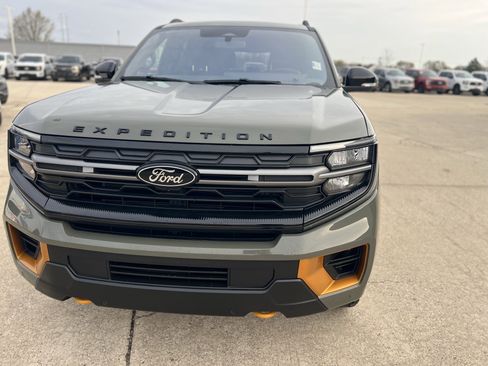 Used 2025 Ford Expedition Tremor image 13