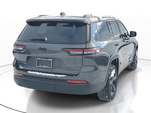 New 2025 Jeep Grand Cherokee L Altitude image 4