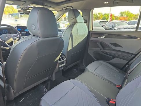 New 2026 Volkswagen Tiguan SE R-Line FWD image 8