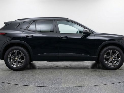 Used 2025 Chevrolet Blazer LT image 11