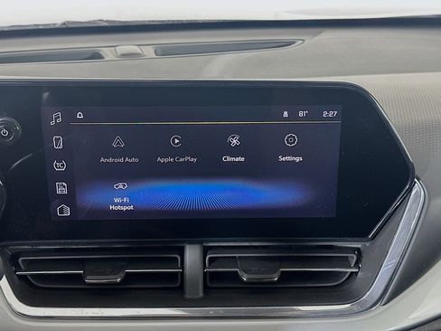 Used 2025 Chevrolet Trax LT w/ LT Convenience Package image 21