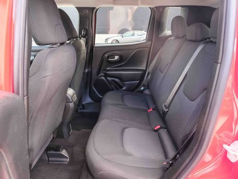 Used 2023 Jeep Renegade Latitude AWD/4WD image 17