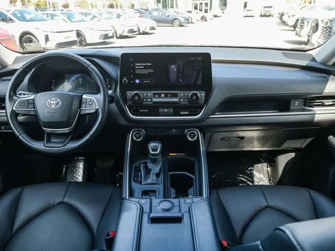 Used 2025 Toyota Grand Highlander AWD Hybrid image 14