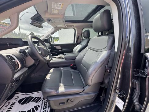 Used 2025 Ford Expedition Active AWD/4WD image 7