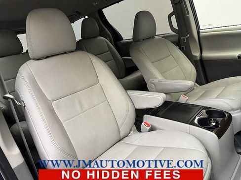 Used 2020 Toyota Sienna XLE Premium AWD/4WD image 24