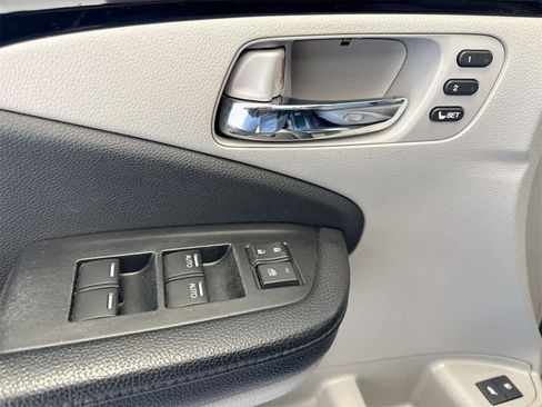Certified 2017 Honda Pilot Touring image 17