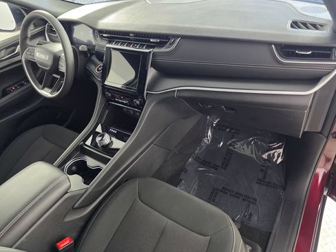Used 2025 Jeep Grand Cherokee Laredo X RWD image 30