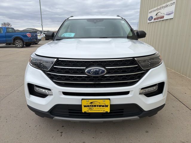Used 2022 Ford Explorer XLT w/ Equipment Group 202A AWD/4WD image 3