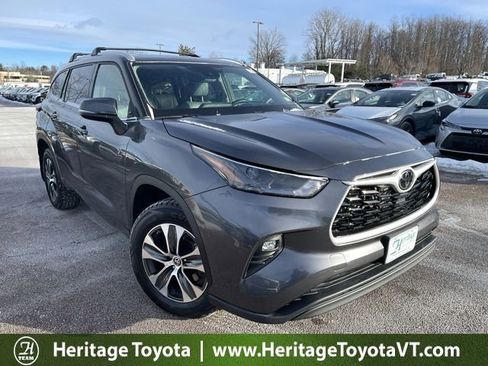 Certified 2022 Toyota Highlander XLE image 1