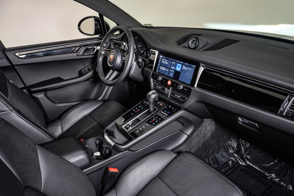 Certified 2026 Porsche Macan AWD/4WD image 14