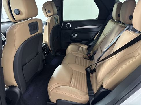 Used 2025 Land Rover Discovery Dynamic SE image 11