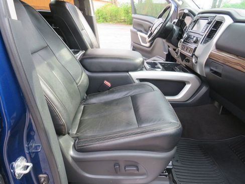 Used 2019 Nissan Titan SL w/ Texas Titan Edition image 16