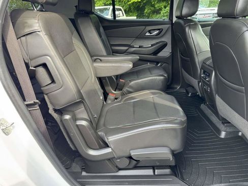 Used 2021 Chevrolet Traverse Premier FWD image 16