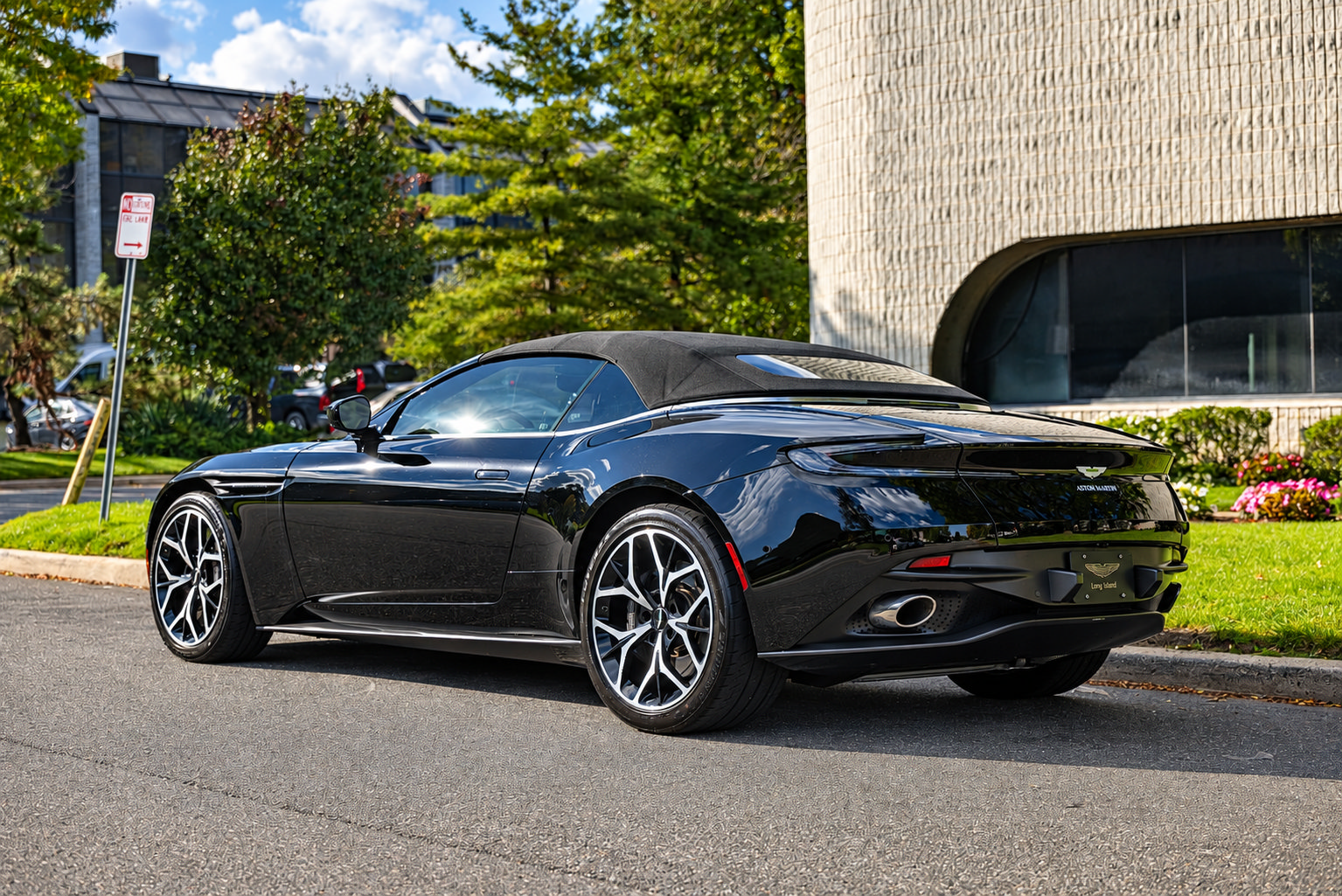 Used 2019 Aston Martin DB11 Volante RWD image 24