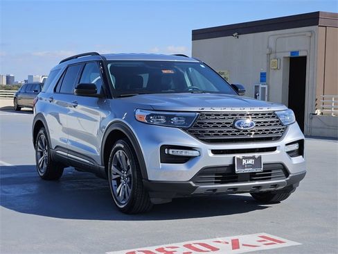 Used 2024 Ford Explorer XLT w/ Equipment Group 202A image 3