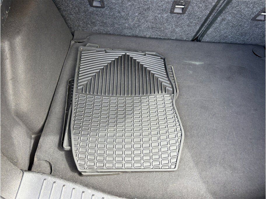 Used 2015 Ford Focus SE FWD image 35