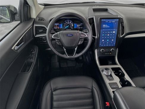 Used 2024 Ford Edge SEL w/ Convenience Package AWD/4WD image 2