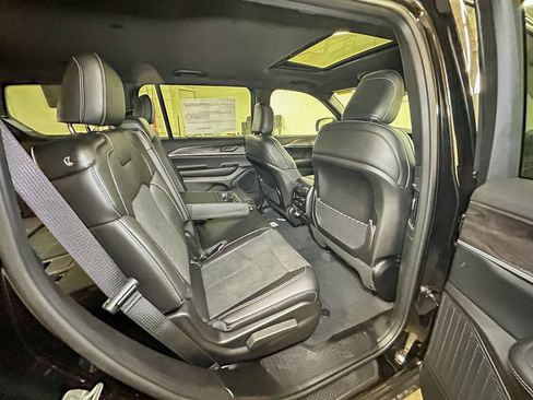 New 2026 Jeep Grand Cherokee L 4WD image 4