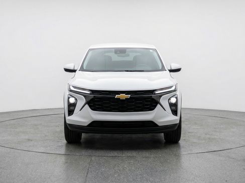 Used 2025 Chevrolet TrailBlazer LT w/ Driver Confidence Package image 2