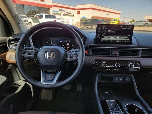 Used 2025 Honda Pilot Elite image 12