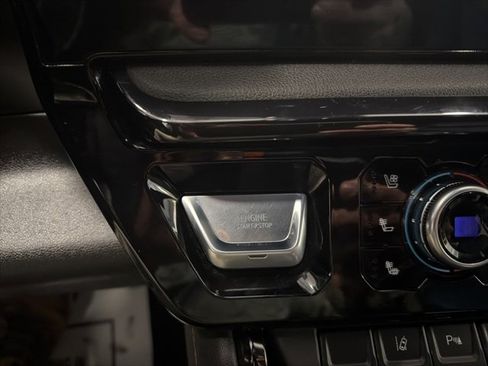 Used 2024 GMC Sierra 2500 AT4 image 26