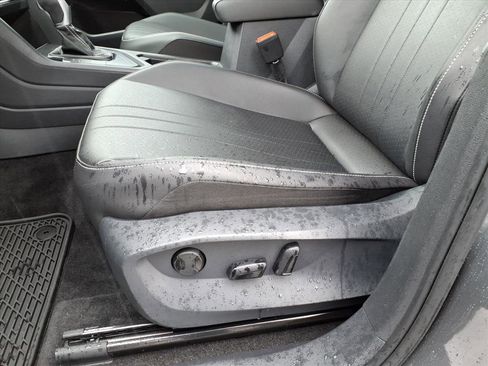 Used 2023 Volkswagen Tiguan SE R-Line image 16