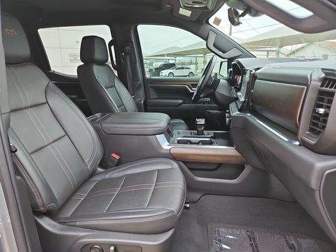 Certified 2024 Chevrolet Silverado 1500 High Country w/ Technology Package image 29