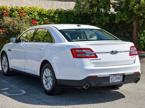 Used 2013 Ford Taurus SE image 8