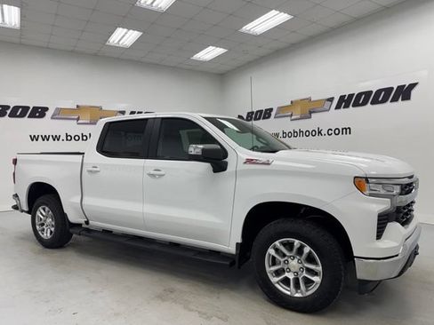 New 2026 Chevrolet Silverado 1500 LT w/ Z71 Off-Road Package AWD/4WD image 3