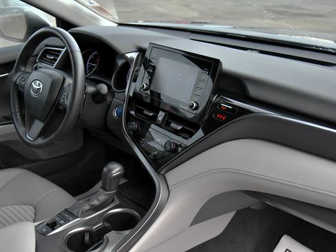 Used 2024 Toyota Camry SE image 40