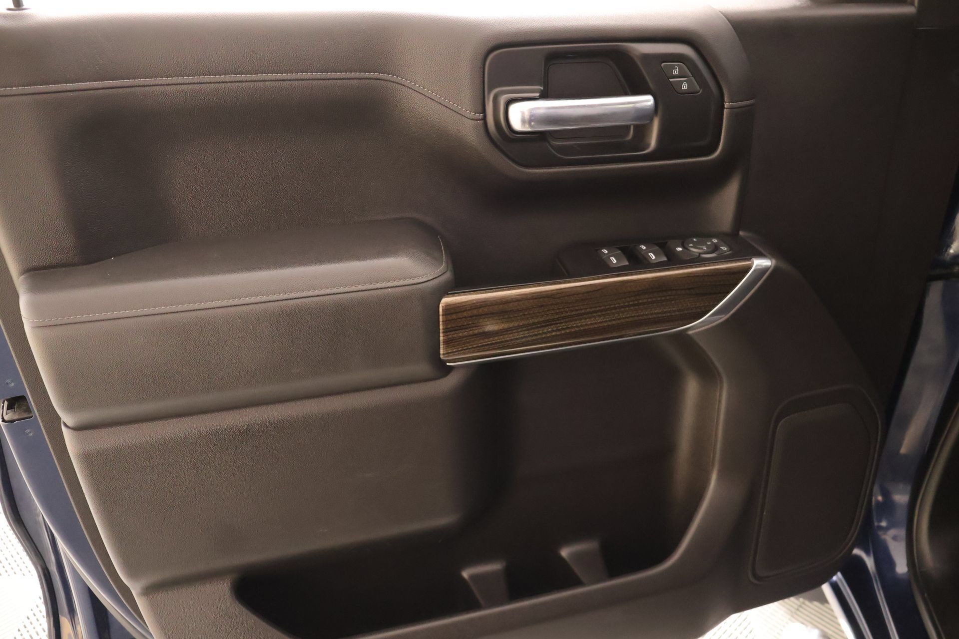 Used 2020 Chevrolet Silverado 1500 LT w/ Texas Edition AWD/4WD image 15