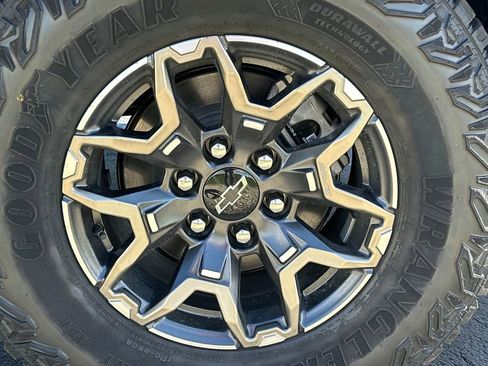 New 2026 Chevrolet Colorado ZR2 w/ Technology Package AWD/4WD image 26
