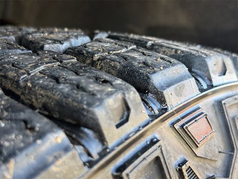 Used 2024 Chevrolet Silverado 2500 ZR2 w/ Technology Package image 22