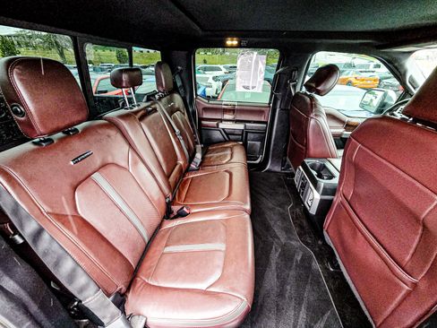 Used 2016 Ford F150 Platinum w/ Equipment Group 701A Luxury image 15