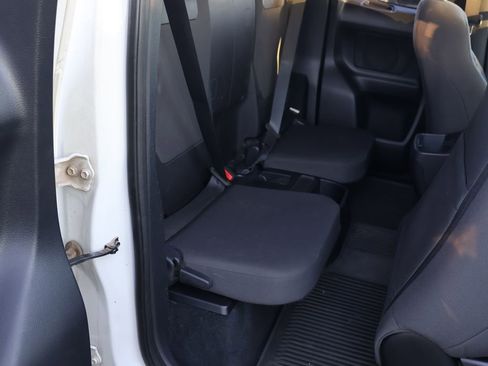 Used 2017 Toyota Tacoma TRD Sport image 8