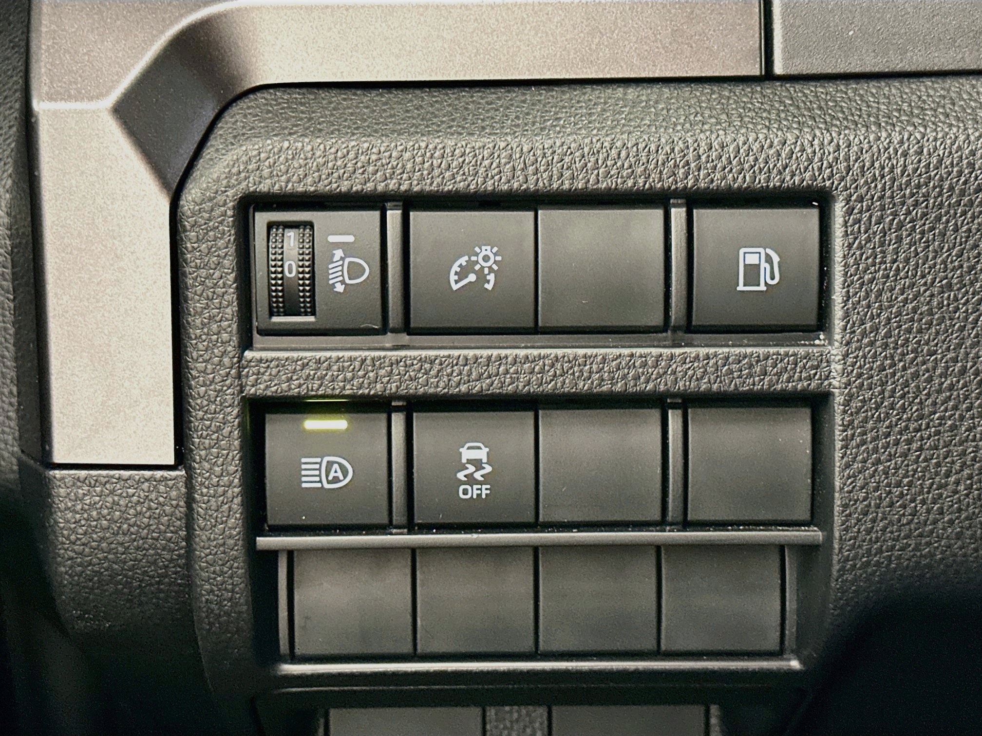 Used 2025 Toyota 4Runner SR5 AWD/4WD image 17