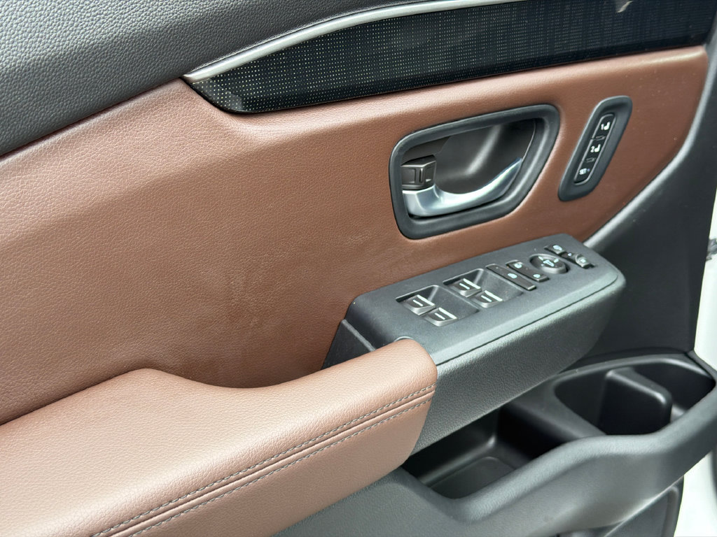 Used 2025 Honda Pilot Elite image 23