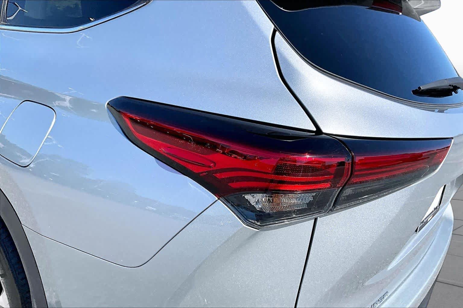 Used 2023 Toyota Highlander XLE FWD image 26