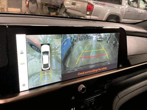 Used 2023 Toyota Crown Platinum image 28