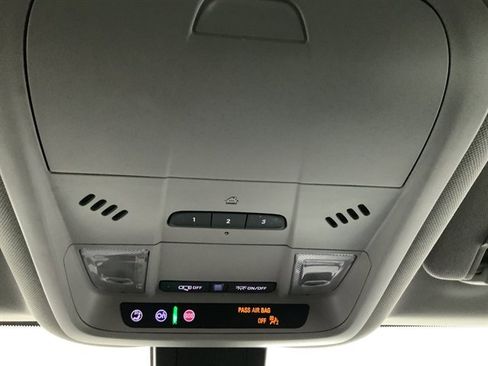 Used 2024 GMC Terrain SLT image 36