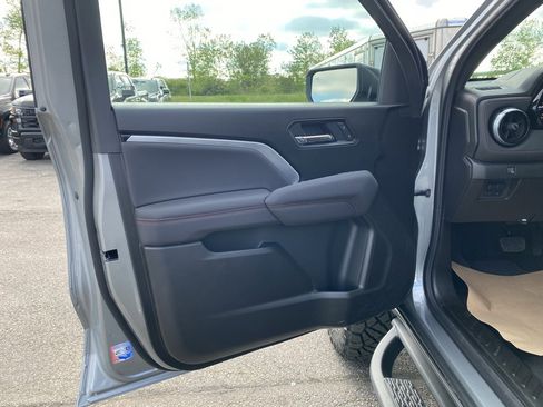New 2025 Chevrolet Colorado Z71 image 9