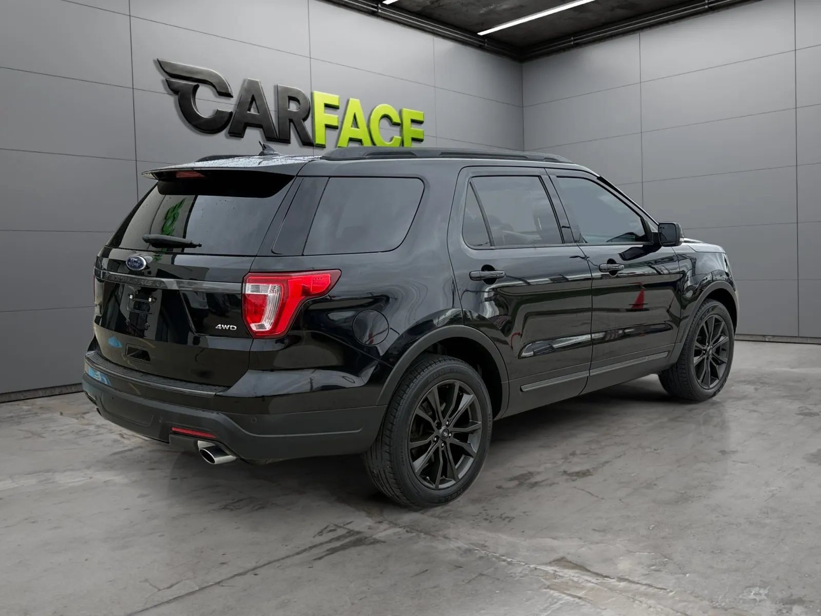 Used 2019 Ford Explorer XLT w/ Equipment Group 202A AWD/4WD image 13